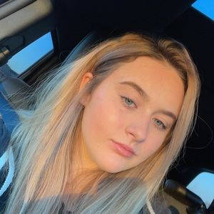 Meet your Posher, Carly